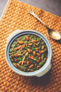 Palak rajma Masala is an Indian curry prepared with red kidney beans & spinach cooked with spices