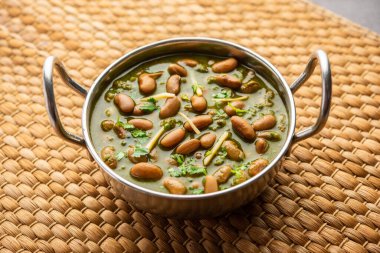 Palak rajma Masala is an Indian curry prepared with red kidney beans & spinach cooked with spices