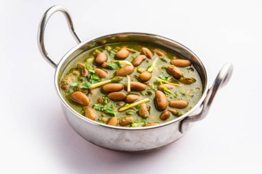 Palak rajma Masala is an Indian curry prepared with red kidney beans & spinach cooked with spices