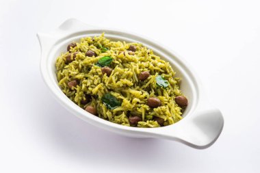 Palak khichdi is a one pot nutritious meal of mung lentils and rice with spinach, Indian food