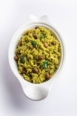 Palak khichdi is a one pot nutritious meal of mung lentils and rice with spinach, Indian food