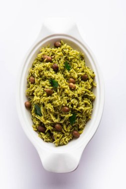 Palak khichdi is a one pot nutritious meal of mung lentils and rice with spinach, Indian food