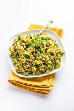 Palak khichdi is a one pot nutritious meal of mung lentils and rice with spinach, Indian food