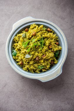 Palak khichdi is a one pot nutritious meal of mung lentils and rice with spinach, Indian food
