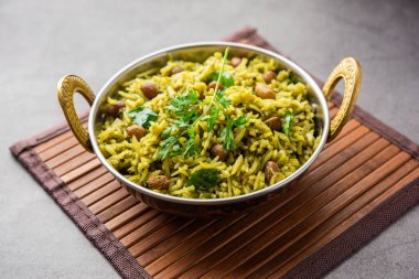 Palak khichdi is a one pot nutritious meal of mung lentils and rice with spinach, Indian food
