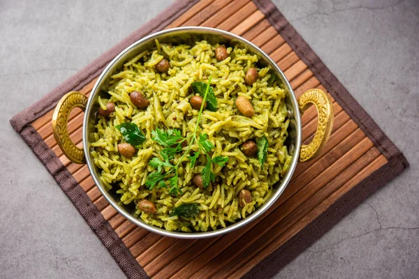 Palak khichdi is a one pot nutritious meal of mung lentils and rice with spinach, Indian food