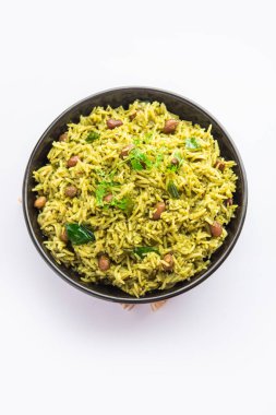 Palak khichdi is a one pot nutritious meal of mung lentils and rice with spinach, Indian food