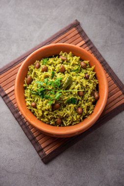 Palak khichdi is a one pot nutritious meal of mung lentils and rice with spinach, Indian food