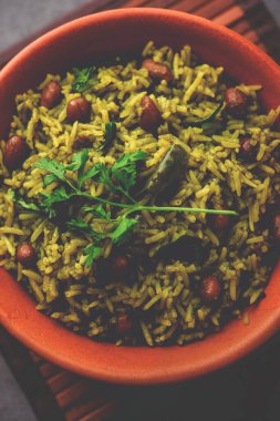 Palak khichdi is a one pot nutritious meal of mung lentils and rice with spinach, Indian food