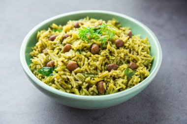 Palak khichdi is a one pot nutritious meal of mung lentils and rice with spinach, Indian food