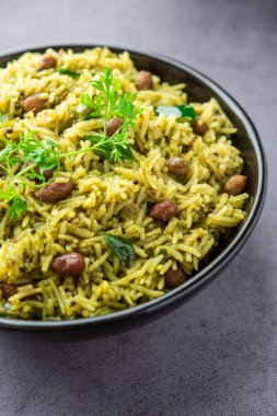 Palak khichdi is a one pot nutritious meal of mung lentils and rice with spinach, Indian food