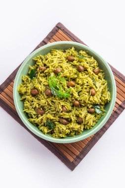 Palak khichdi is a one pot nutritious meal of mung lentils and rice with spinach, Indian food