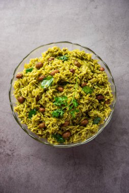 Palak khichdi is a one pot nutritious meal of mung lentils and rice with spinach, Indian food