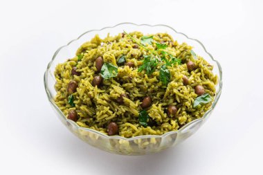 Palak khichdi is a one pot nutritious meal of mung lentils and rice with spinach, Indian food