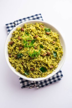 Palak khichdi is a one pot nutritious meal of mung lentils and rice with spinach, Indian food