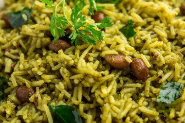 Palak khichdi is a one pot nutritious meal of mung lentils and rice with spinach, Indian food