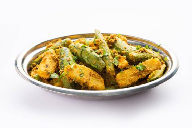 Aloo Potol or Dalna Recipe is a traditional sabzi from bengal made with potato & pointed gourd
