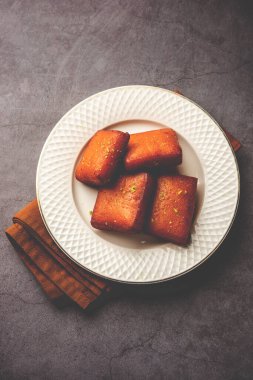 Chitrakoot, chitrakut Paneer, un, irmik, khoya ve şekerden yapılan Bengali hindistanlısıdır.