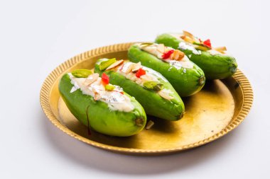 Parwal Mithai, Parval Pak adında popüler bir Kuzey Hindistan tatlısıdır. Sivri su kabağı ve khoya kullanarak yapılır.