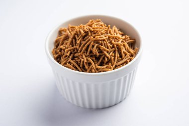 Nachni ya da Ragi Sev parmak değirmenlerinden yapılan lezzetli bir çıtır eriştedir, sağlıklı Hint yemeğidir.