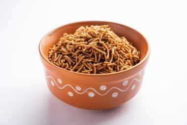 Nachni ya da Ragi Sev parmak değirmenlerinden yapılan lezzetli bir çıtır eriştedir, sağlıklı Hint yemeğidir.