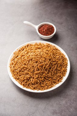 Nachni ya da Ragi Sev parmak değirmenlerinden yapılan lezzetli bir çıtır eriştedir, sağlıklı Hint yemeğidir.