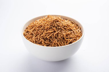 Nachni ya da Ragi Sev parmak değirmenlerinden yapılan lezzetli bir çıtır eriştedir, sağlıklı Hint yemeğidir.
