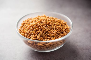 Nachni ya da Ragi Sev parmak değirmenlerinden yapılan lezzetli bir çıtır eriştedir, sağlıklı Hint yemeğidir.