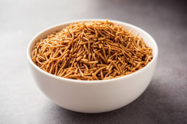 Nachni ya da Ragi Sev parmak değirmenlerinden yapılan lezzetli bir çıtır eriştedir, sağlıklı Hint yemeğidir.