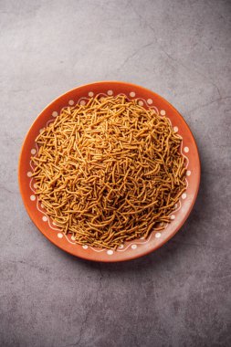 Nachni ya da Ragi Sev parmak değirmenlerinden yapılan lezzetli bir çıtır eriştedir, sağlıklı Hint yemeğidir.