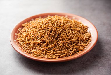 Nachni ya da Ragi Sev parmak değirmenlerinden yapılan lezzetli bir çıtır eriştedir, sağlıklı Hint yemeğidir.