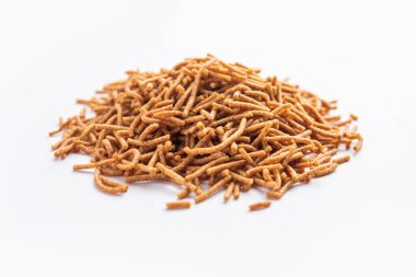 Nachni ya da Ragi Sev parmak değirmenlerinden yapılan lezzetli bir çıtır eriştedir, sağlıklı Hint yemeğidir.