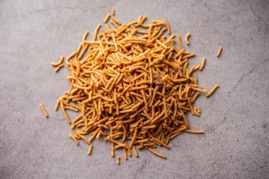 Nachni ya da Ragi Sev parmak değirmenlerinden yapılan lezzetli bir çıtır eriştedir, sağlıklı Hint yemeğidir.