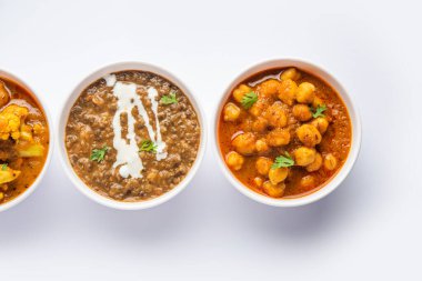 Hint vejetaryen yemekleri grubu, sıcak ve baharatlı Punjab mutfağı kâselerdeki yemek çeşitleri.