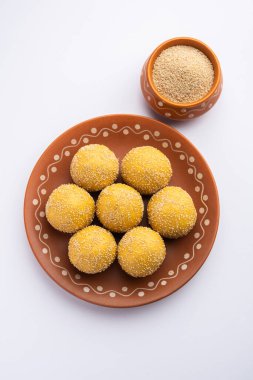 Khas khas besan laddu ya da haşhaş tohumu ve nohut unu laddo