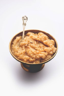 Khas Khas ka Halwa ayrıca post halva, sheera ya da sooji olarak da bilinir haşhaş tohumu, ghee ve şeker kullanarak yapılır.