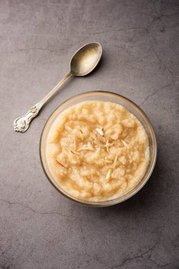 Khas Khas ka Halwa ayrıca post halva, sheera ya da sooji olarak da bilinir haşhaş tohumu, ghee ve şeker kullanarak yapılır.