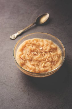 Khas Khas ka Halwa ayrıca post halva, sheera ya da sooji olarak da bilinir haşhaş tohumu, ghee ve şeker kullanarak yapılır.