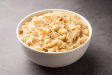 Khas Khas ka Halwa ayrıca post halva, sheera ya da sooji olarak da bilinir haşhaş tohumu, ghee ve şeker kullanarak yapılır.