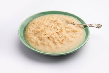 Khas Khas ka Halwa ayrıca post halva, sheera ya da sooji olarak da bilinir haşhaş tohumu, ghee ve şeker kullanarak yapılır.