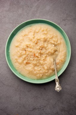 Khas Khas ka Halwa ayrıca post halva, sheera ya da sooji olarak da bilinir haşhaş tohumu, ghee ve şeker kullanarak yapılır.