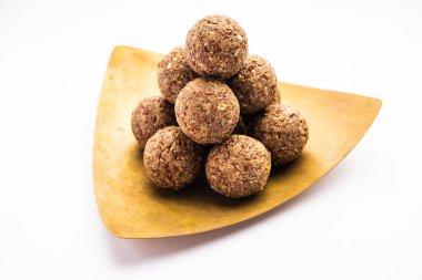 Alsi pinni laddu ya da keten tohumu laddo veya sağlıklı jawa ladoo Hint tatlı enerji toplarıdır.