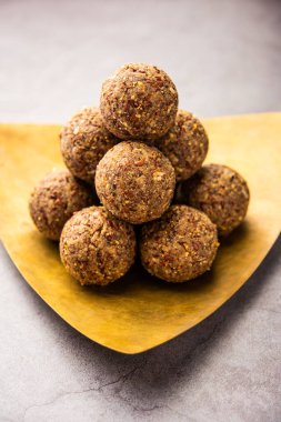 Alsi pinni laddu ya da keten tohumu laddo veya sağlıklı jawa ladoo Hint tatlı enerji toplarıdır.