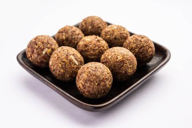 Alsi pinni laddu ya da keten tohumu laddo veya sağlıklı jawa ladoo Hint tatlı enerji toplarıdır.