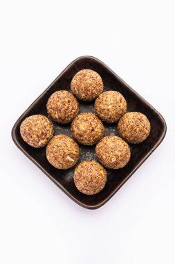 Alsi pinni laddu ya da keten tohumu laddo veya sağlıklı jawa ladoo Hint tatlı enerji toplarıdır.