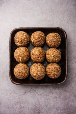 Alsi pinni laddu ya da keten tohumu laddo veya sağlıklı jawa ladoo Hint tatlı enerji toplarıdır.