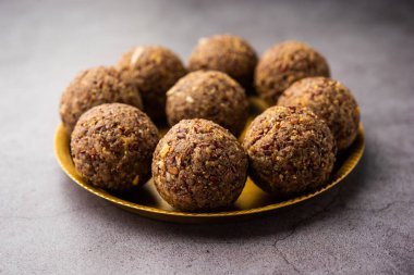 Alsi pinni laddu ya da keten tohumu laddo veya sağlıklı jawa ladoo Hint tatlı enerji toplarıdır.