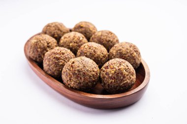 Alsi pinni laddu ya da keten tohumu laddo veya sağlıklı jawa ladoo Hint tatlı enerji toplarıdır.