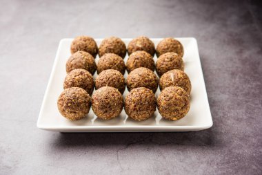 Alsi pinni laddu ya da keten tohumu laddo veya sağlıklı jawa ladoo Hint tatlı enerji toplarıdır.