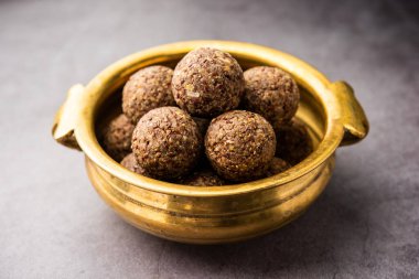 Alsi pinni laddu ya da keten tohumu laddo veya sağlıklı jawa ladoo Hint tatlı enerji toplarıdır.